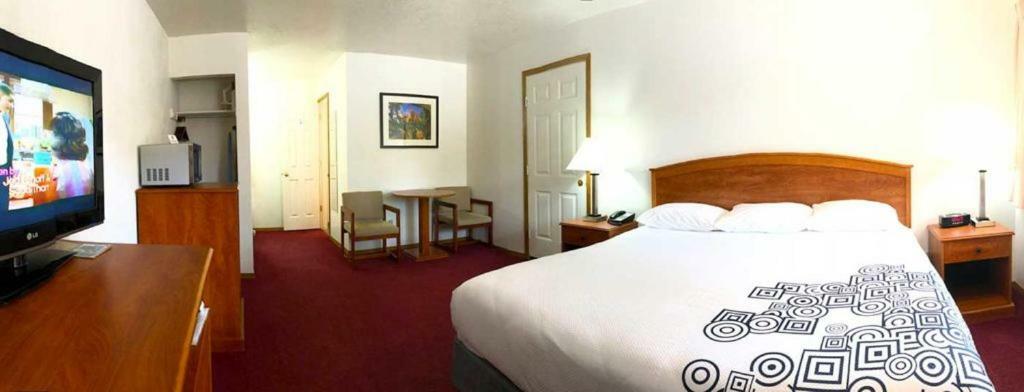 Austin'S Chuckwagon Motel Torrey Extérieur photo